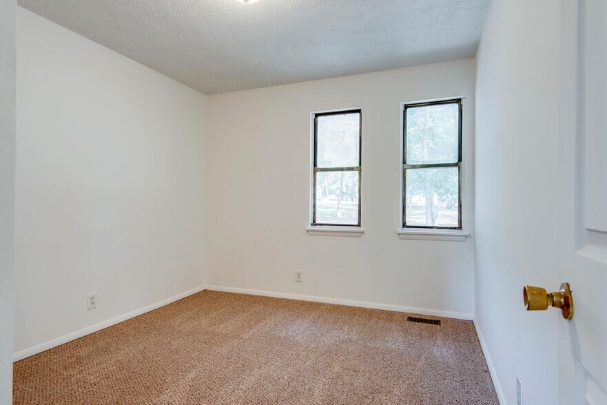 Building Photo - 836 Miller Estates Rd