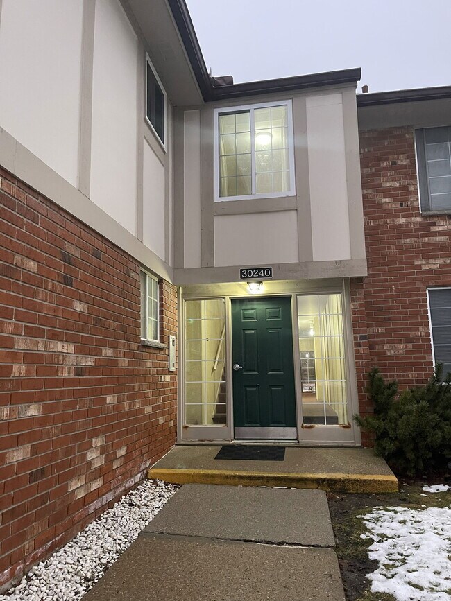 Building Photo - 30240 Southfield Rd