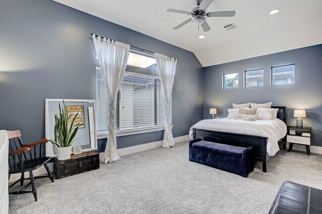 Building Photo - 408 Parker St