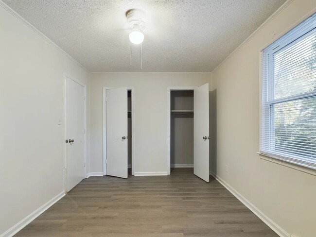 Building Photo - 622 Eastview Ct