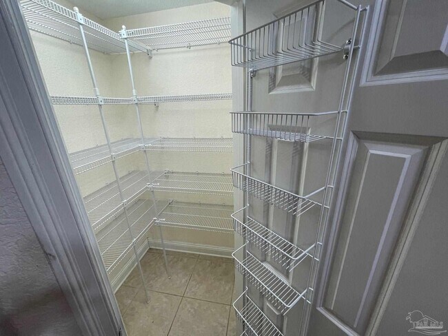 Building Photo - 5955 Hermitage Dr