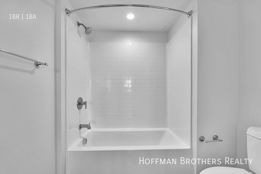 Building Photo - 1240 Magnolia Ave