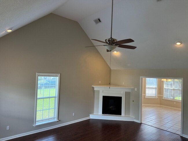 Building Photo - Great 3 bedroom 2.5 bath home!