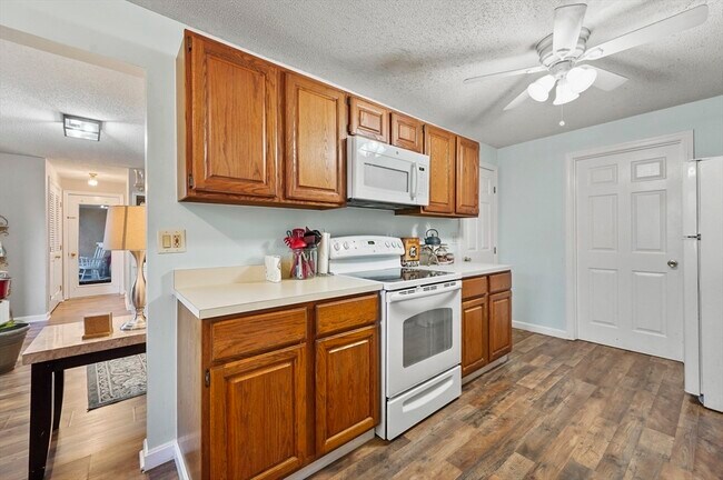 Building Photo - 11 Ledgewood Way