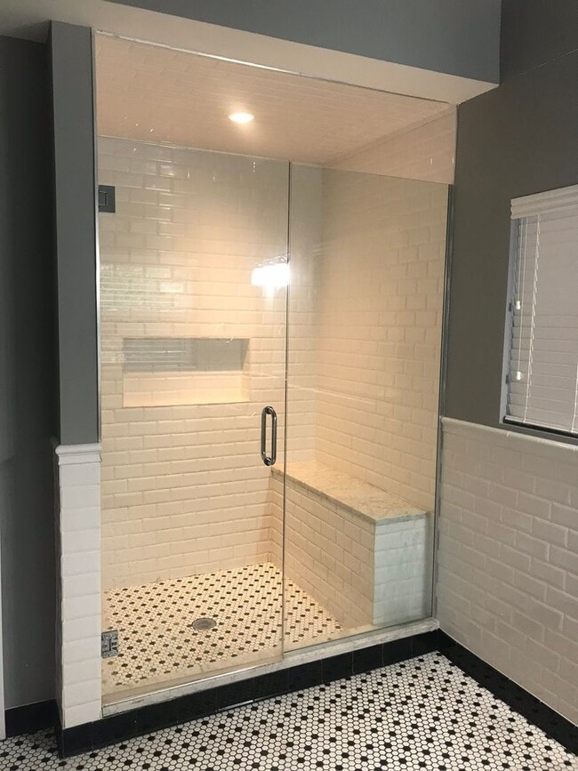 Building Photo - Absolutely Stunning Single Family in Bloomfield!