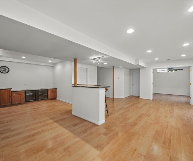 Building Photo - 1696 Reserve Ct