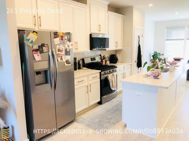 Building Photo - 261 Phoenix Dr
