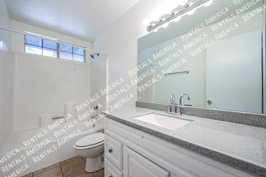 Building Photo - 10100 N 89th Ave