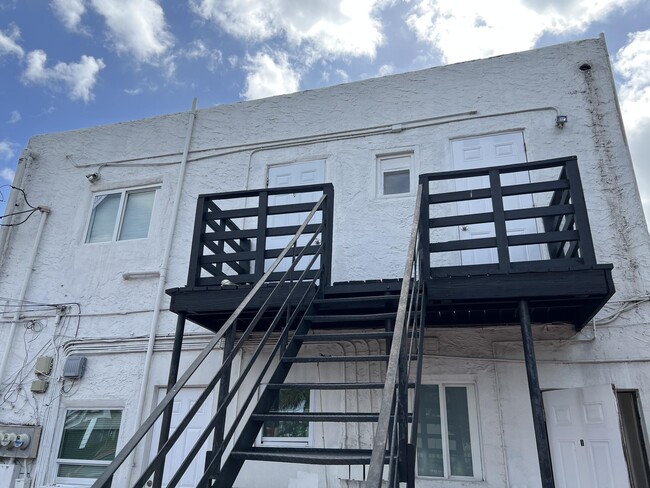 Building Photo - 1709 Mercer Ave