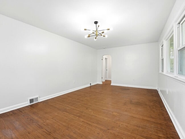 Building Photo - Fully Renovated Rental with Designer Kitchen, Modern Bath & Bonus Spaces – Stratford, NJ