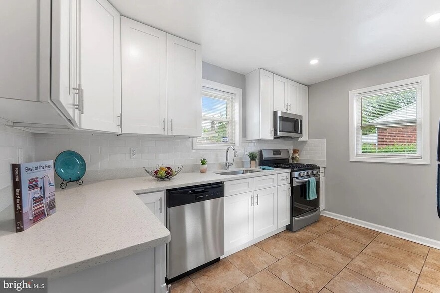 Building Photo - 2711 Edfeldt Dr