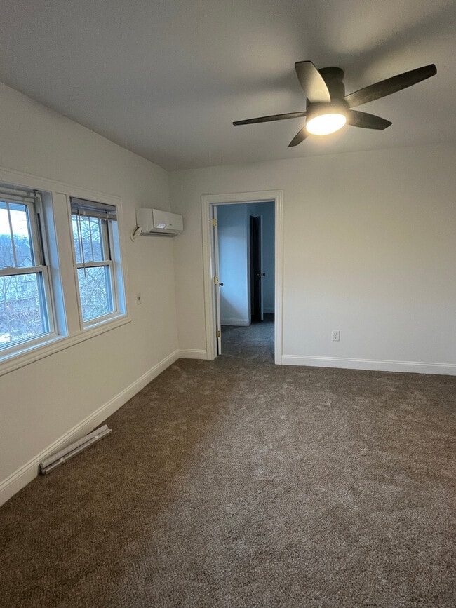 Building Photo - 417 N Main St