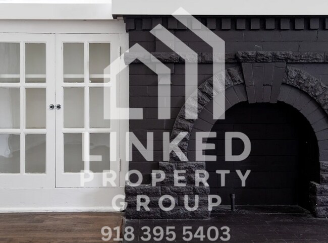 Building Photo - Beautifully Updated 3-Bedroom Home Near Downtown Tulsa