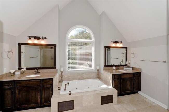 Building Photo - 310 Windsor Gate Cove NE