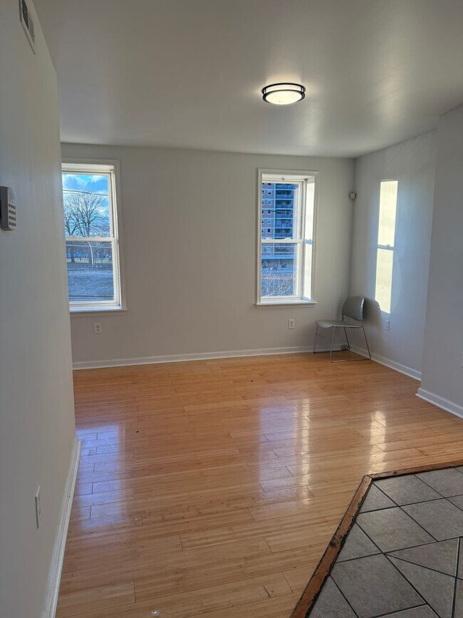 Building Photo - 2427 N 10th St