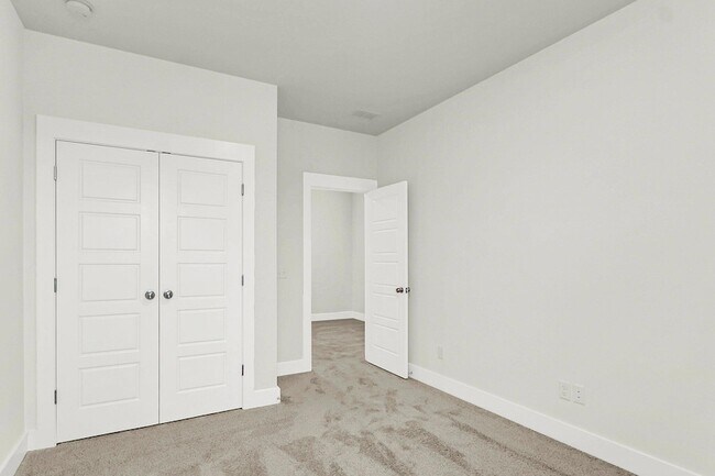 Building Photo - 254 Symphony Ave