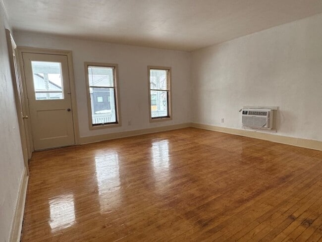 Building Photo - 654 Jefferson St