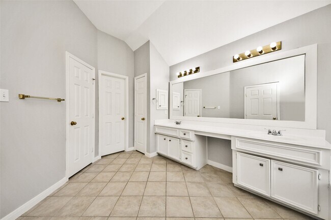 Building Photo - 2622 Stonebury Ln