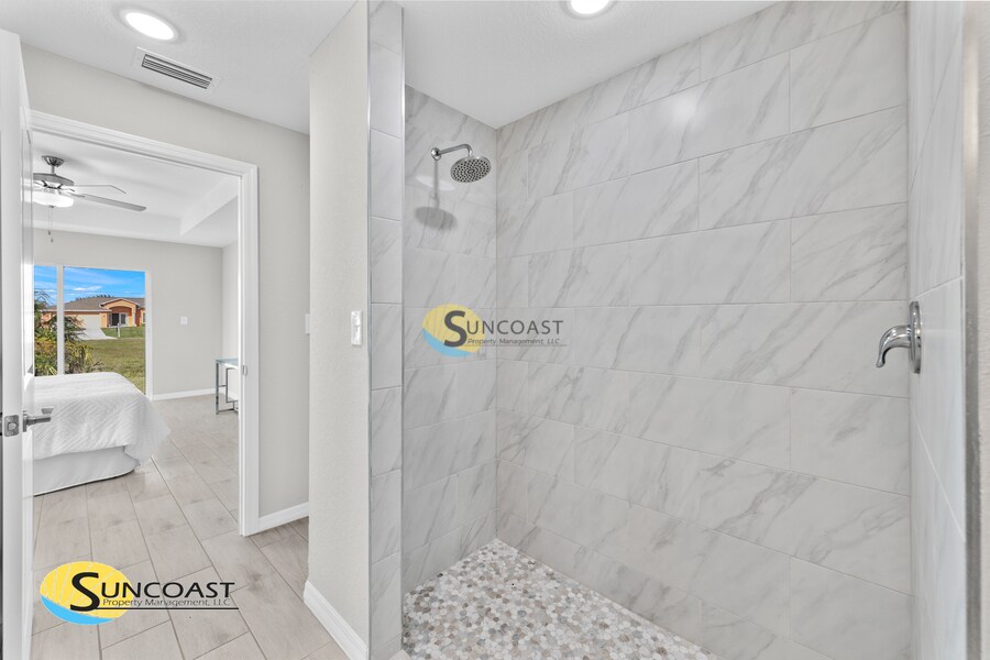 Building Photo - 3929 NE 16th Pl