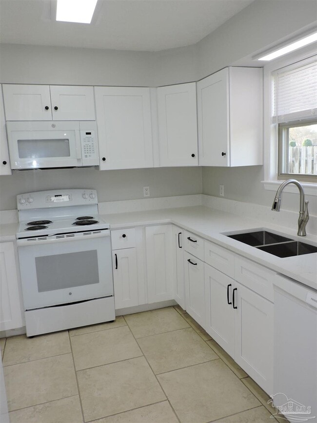 Building Photo - 3890 Sail Wind Dr