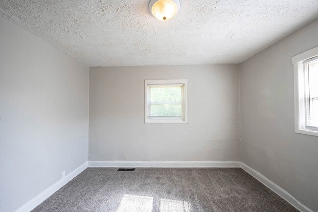 Building Photo - 1214 W 25th St