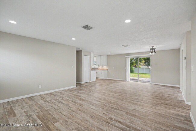 Building Photo - 2222 Lucille Ln