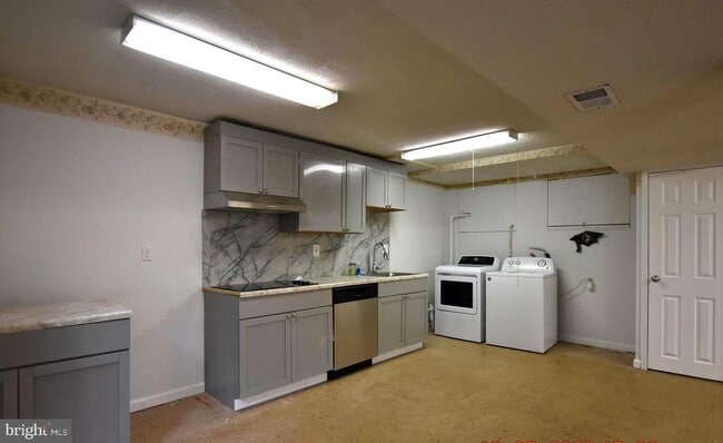 Building Photo - 3150 Beethoven Way