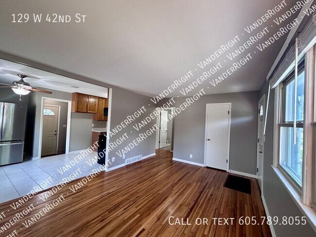 Building Photo - 129 W 42nd St