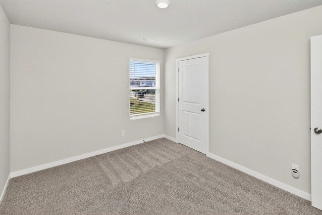 Building Photo - MODERN COMFORT!! 3 Bedroom, 3 Bathroom Townhome in Urbandale!