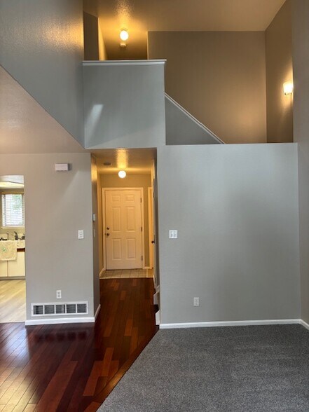 Open floor plan with vaulted ceilings - 6373 Zang Ct