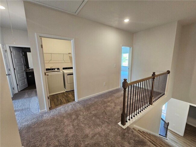 Building Photo - 2460 Ravencliff Dr