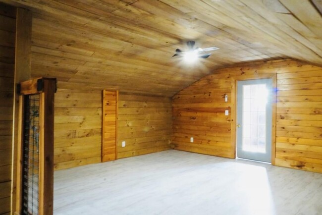 Building Photo - 610 Madola Rd