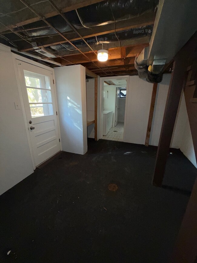 Building Photo - 618 Christopher St