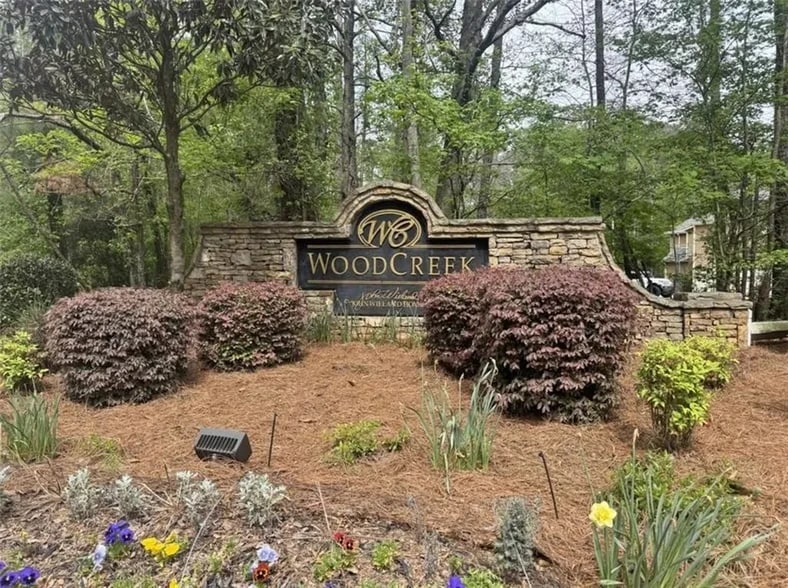 Building Photo - 205 Woodcreek Ln