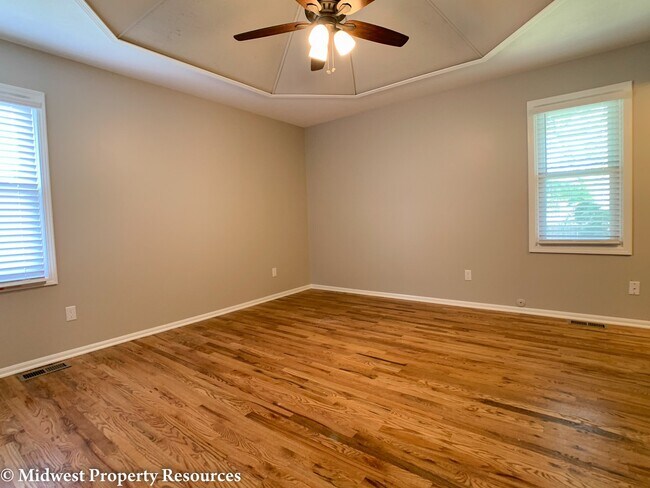 Building Photo - Spacious home with so many updates!  3 bedroom 2.5 baths in Blue Springs