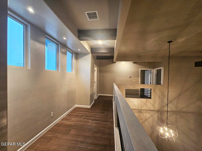 Building Photo - 13185 Tiverton Rd