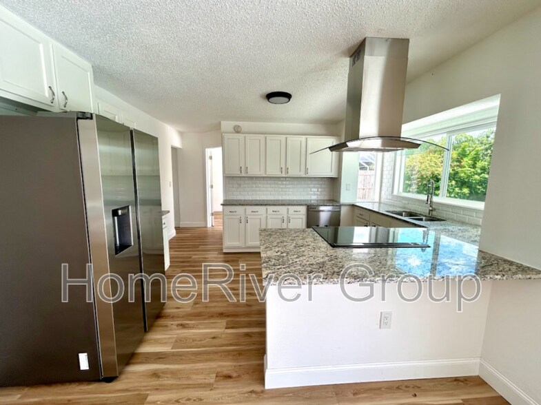 Building Photo - 565 Clearview Dr