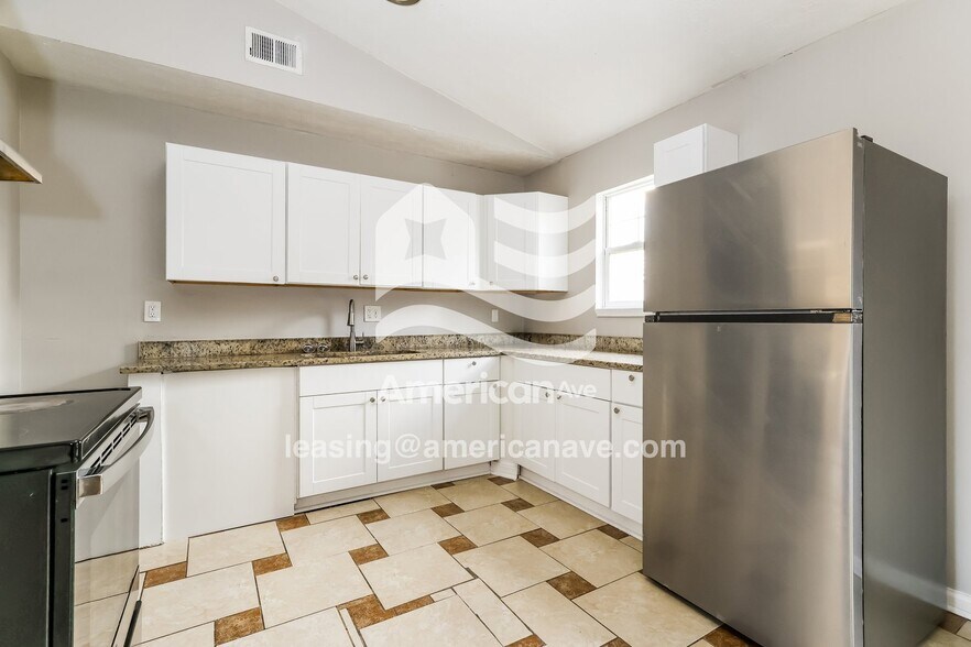 Building Photo - 4613 Beechbrook Rd