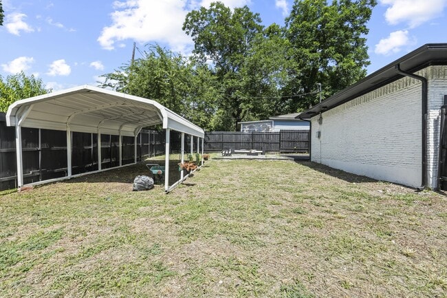 Building Photo - 3423 W Clarendon Dr