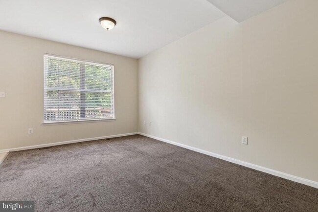 Building Photo - 6178 Oaklawn Ln