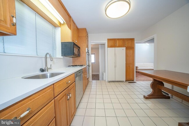 Building Photo - 1457 Manoa Rd