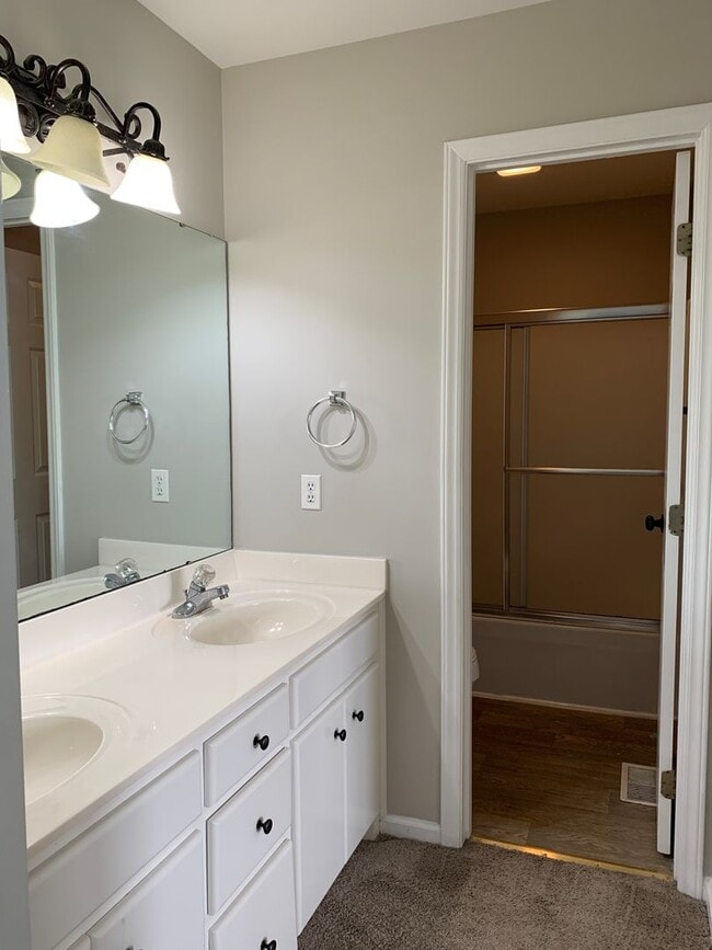 Building Photo - Pretty Home, Featuring 1st Floor Master Su...