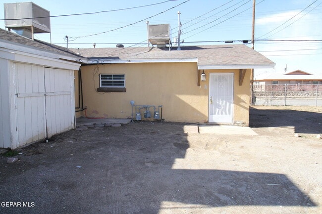 Building Photo - 8903 Old County Dr