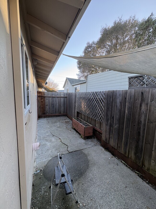 Building Photo - 9 10th St