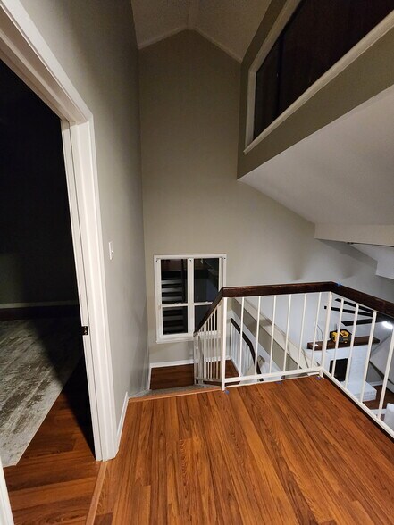 Building Photo - 1246 Sharlo Ave