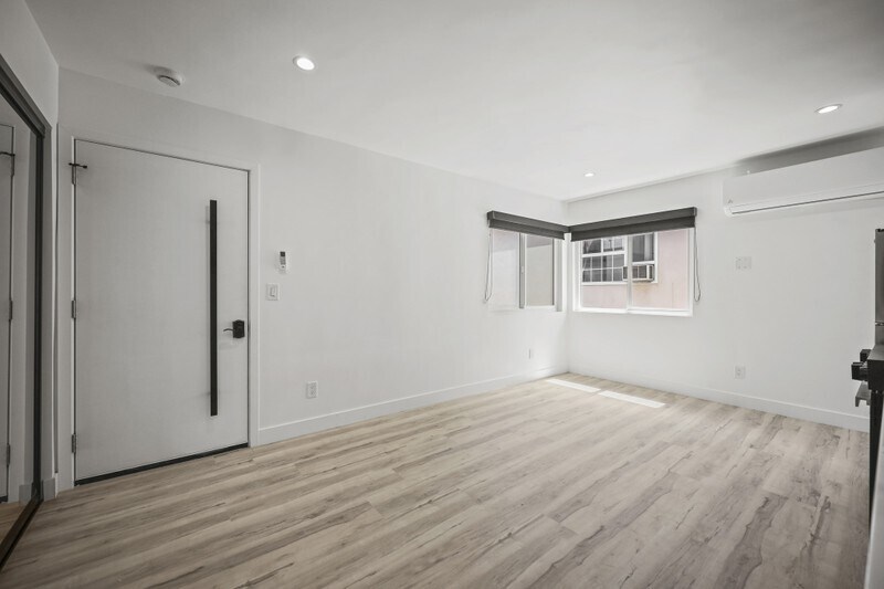 Building Photo - 111 N Normandie Ave