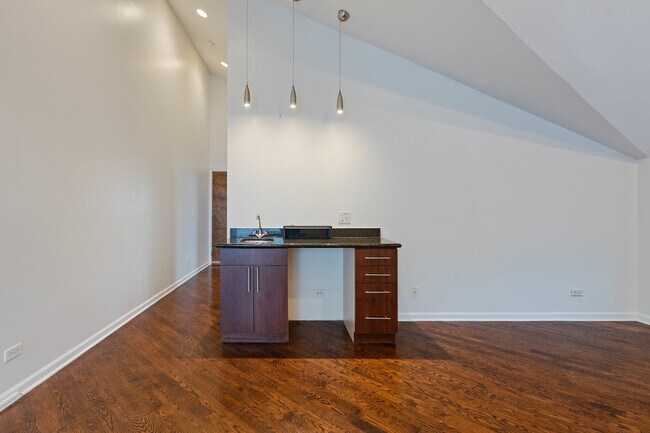 Building Photo - 4800 S St Lawrence Ave