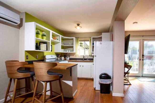 Building Photo - 3270 Cedar St