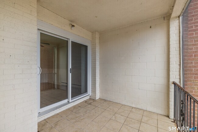 Building Photo - 185 Melba St