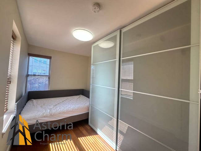 Building Photo - Stylish 2 Bedroom with Spa Bath, Hardwood Floors and Parking